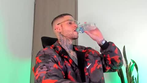 Snapshot of _jamesleandros chatting on 03/05/26, 12:50 jeison online show from 03/05/26, 12:50