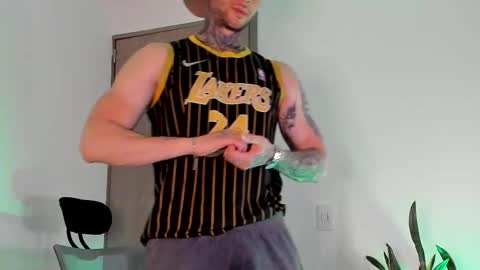 Snapshot of _jamesleandros chatting on 03/08/26, 02:59 jeison online show from 03/08/26, 02:59