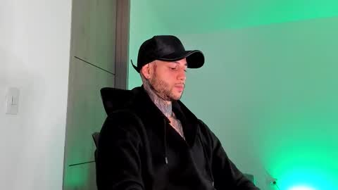 Snapshot of _jamesleandros chatting on 03/22/26, 01:42 jeison online show from 03/22/26, 01:42