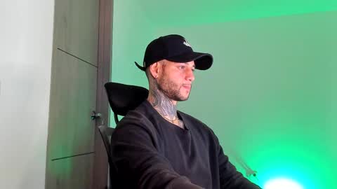 Snapshot of _jamesleandros chatting on 03/26/26, 02:06 jeison online show from 03/26/26, 02:06