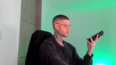 Snapshot of _jamesleandros chatting on 03/27/26, 01:44 jeison online show from 03/27/26, 01:44