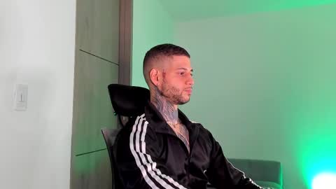 Snapshot of _jamesleandros chatting on 03/30/26, 08:32 jeison online show from 03/30/26, 08:32