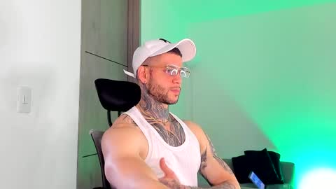 Snapshot of _jamesleandros chatting on 04/01/26, 04:04 jeison online show from 04/01/26, 04:04