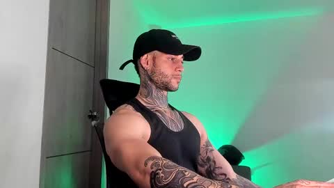Snapshot of _jamesleandros chatting on 05/25/26, 02:39 jeison online show from 05/25/26, 02:39