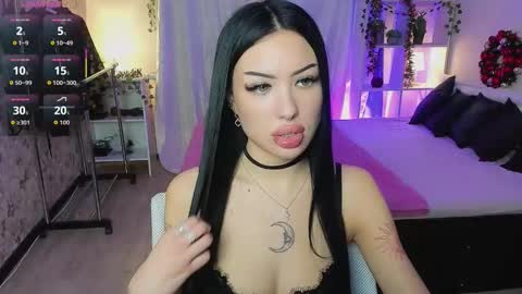 Jess blond and Leila brunette online show from 02/01/26, 03:32