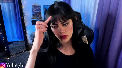 Snapshot of _jessy_moon_ chatting on 04/17/26, 10:13 ... online show from 04/17/26, 10:13