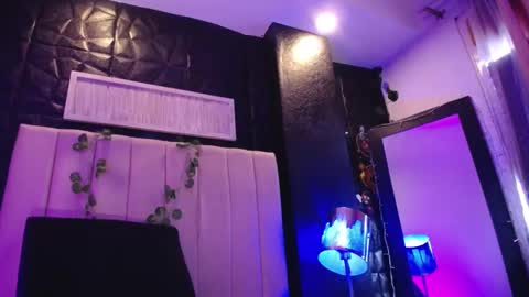 Mia online show from 12/30/24, 01:36