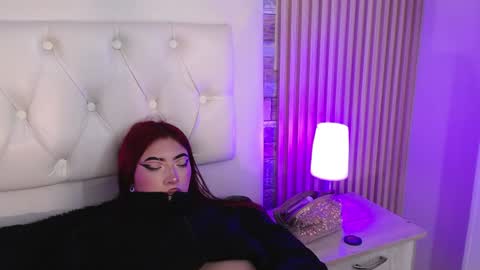 Mia online show from 01/04/25, 04:32