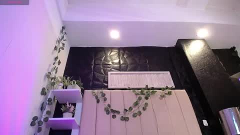 Mia online show from 01/21/25, 05:20