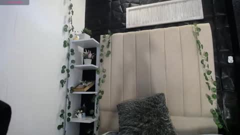 Mia online show from 01/29/25, 12:45