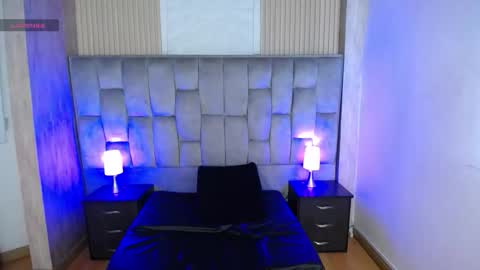 Mia online show from 10/11/25, 02:48