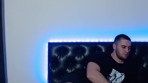 Snapshot of _joni_new_ chatting on 10/24/25, 04:31 Joni online show from 10/24/25, 04:31