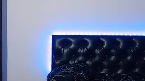 Snapshot of _joni_new_ chatting on 10/31/25, 04:57 Joni online show from 10/31/25, 04:57