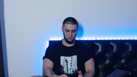 Snapshot of _joni_new_ chatting on 11/11/25, 04:12 Joni online show from 11/11/25, 04:12