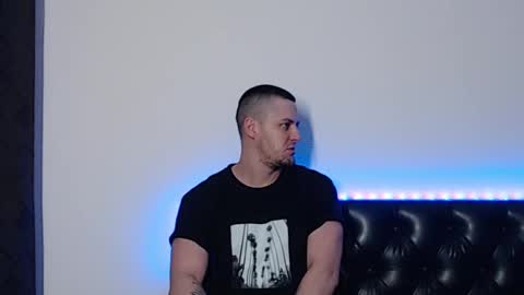 Snapshot of _joni_new_ chatting on 12/14/25, 03:23 Joni online show from 12/14/25, 03:23