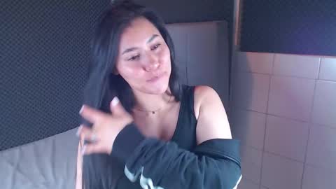 Snapshot of _joy_iva chatting on 12/18/25, 02:06 joy online show from 12/18/25, 02:06