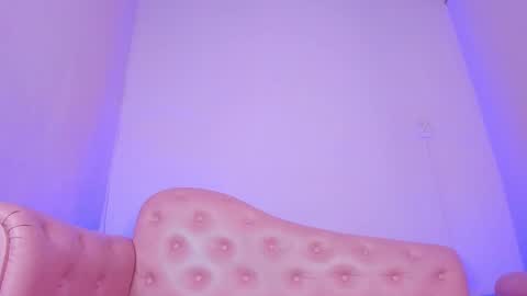 Snapshot of _julisweet_ chatting on 10/19/25, 12:50 _julisweet_ online show from 10/19/25, 12:50