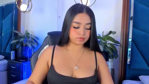 Snapshot of _julisweet_ chatting on 11/27/25, 12:18 _julisweet_ online show from 11/27/25, 12:18