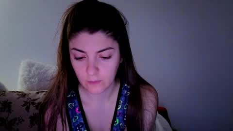 Snapshot of _just_a_simple_girl chatting on 06/05/26, 06:52 _just_a_simple_girl online show from 06/05/26, 06:52