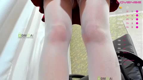 Snapshot of _justcallme_ chatting on 12/13/24, 08:04 _justcallme_ online show from 12/13/24, 08:04