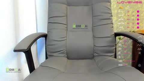 Snapshot of _justcallme_ chatting on 12/22/24, 09:31 _justcallme_ online show from 12/22/24, 09:31