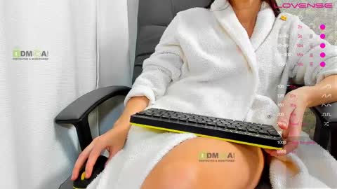 Snapshot of _justcallme_ chatting on 02/14/25, 08:26 _justcallme_ online show from 02/14/25, 08:26