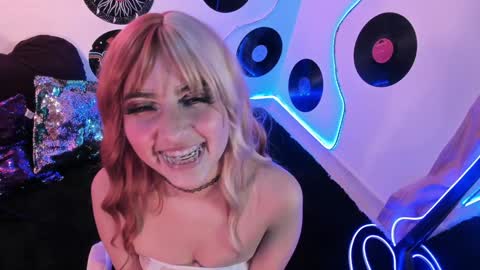 Snapshot of _karine01 chatting on 02/07/25, 08:11 _karine01 online show from 02/07/25, 08:11