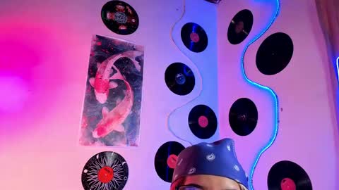 Snapshot of _karine01 chatting on 02/26/25, 04:25 _karine01 online show from 02/26/25, 04:25