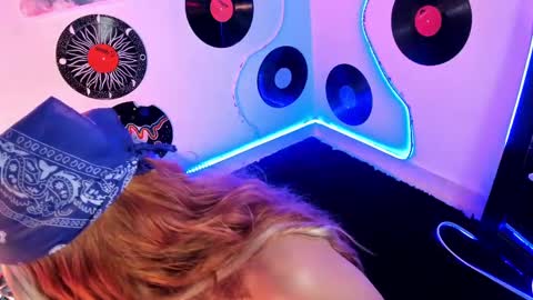 Snapshot of _karine01 chatting on 02/26/25, 07:31 _karine01 online show from 02/26/25, 07:31