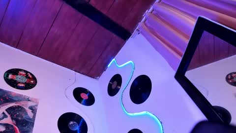 Snapshot of _karine01 chatting on 03/08/25, 07:49 _karine01 online show from 03/08/25, 07:49