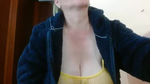 Snapshot of _keiila chatting on 01/11/25, 08:54 Keiila online show from 01/11/25, 08:54