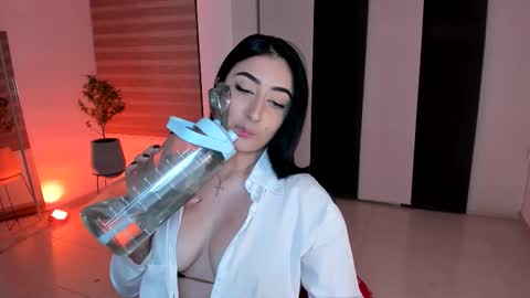 Snapshot of _kennya chatting on 11/23/25, 12:43 Kendra online show from 11/23/25, 12:43