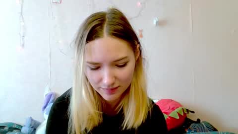 _kikiclark_ online show from 09/19/25, 09:11