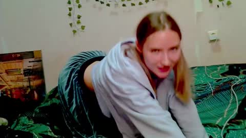 _kikiclark_ online show from 11/27/25, 09:06