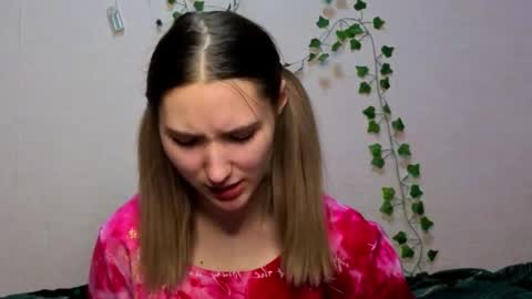 _kikiclark_ online show from 12/14/25, 07:18