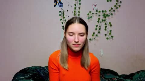 _kikiclark_ online show from 12/19/25, 09:33