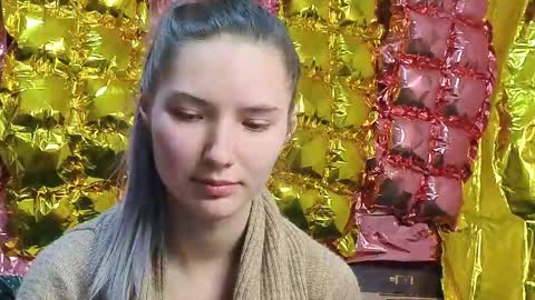 _kikiclark_ online show from 04/15/26, 08:31