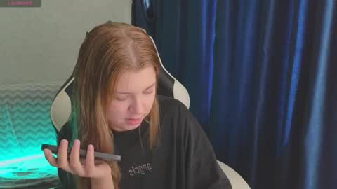 Snapshot of _kirieshka chatting on 09/18/25, 09:55 Molly Emily online show from 09/18/25, 09:55