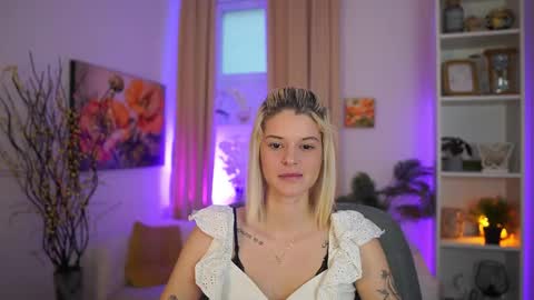 Snapshot of _kitty_cute_ chatting on 02/01/26, 02:04 Kitty online show from 02/01/26, 02:04