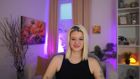Snapshot of _kitty_cute_ chatting on 02/02/26, 02:16 Kitty online show from 02/02/26, 02:16