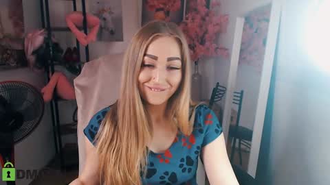Snapshot of _kittyboo chatting on 12/03/24, 10:39 Aleksa online show from 12/03/24, 10:39