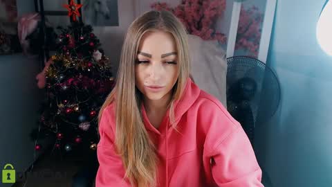 Snapshot of _kittyboo chatting on 12/17/24, 10:01 Aleksa online show from 12/17/24, 10:01