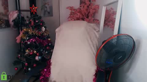 Snapshot of _kittyboo chatting on 01/03/25, 08:10 Aleksa online show from 01/03/25, 08:10