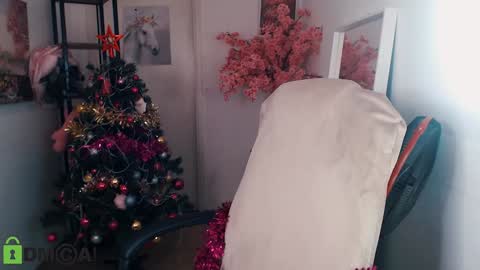 Snapshot of _kittyboo chatting on 01/08/25, 06:41 Aleksa online show from 01/08/25, 06:41