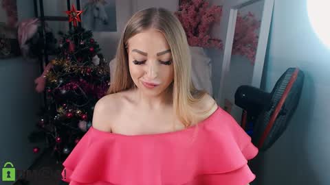 Snapshot of _kittyboo chatting on 01/09/25, 08:03 Aleksa online show from 01/09/25, 08:03
