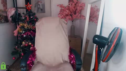 Snapshot of _kittyboo chatting on 01/09/25, 02:07 Aleksa online show from 01/09/25, 02:07