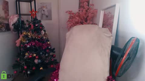 Snapshot of _kittyboo chatting on 01/10/25, 10:28 Aleksa online show from 01/10/25, 10:28