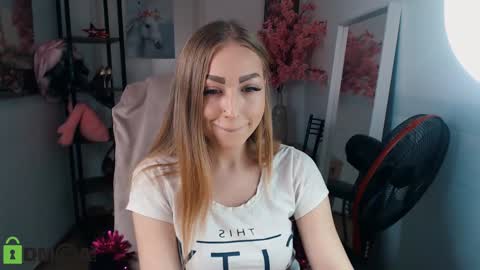 Snapshot of _kittyboo chatting on 01/20/25, 12:49 Aleksa online show from 01/20/25, 12:49