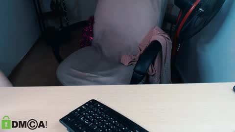 Snapshot of _kittyboo chatting on 01/21/25, 11:24 Aleksa online show from 01/21/25, 11:24