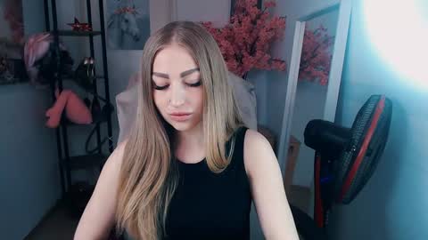 Snapshot of _kittyboo chatting on 02/05/25, 11:02 Aleksa online show from 02/05/25, 11:02
